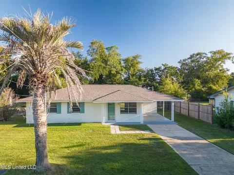 211 E 2nd St, Long Beach, MS 39560