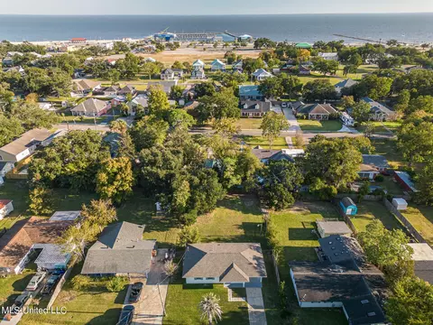 211 E 2nd St, Long Beach, MS 39560 photo 3
