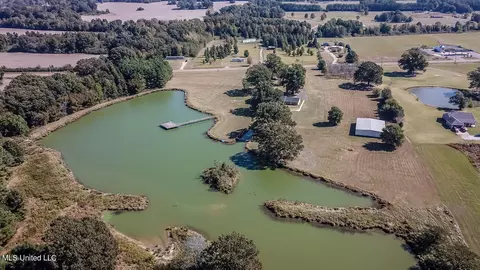 29743 Us-51, Como, MS 38619 photo 3