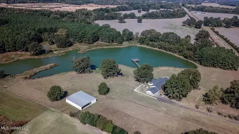 29743 Us-51, Como, MS 38619 photo 2