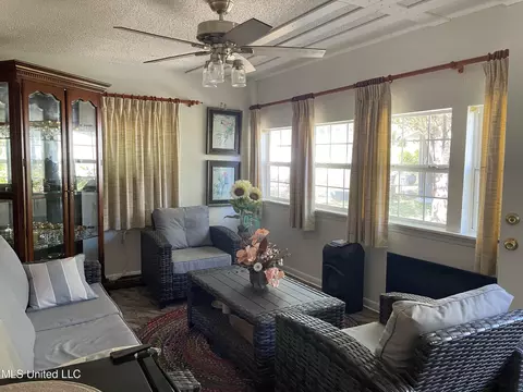 15908 Cherry Dr, Biloxi, MS 39532 photo 6