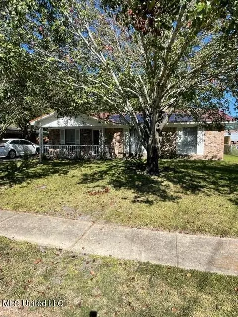 15908 Cherry Dr, Biloxi, MS 39532 photo 2
