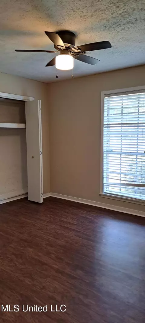 475 Fairfield Dr, Jackson, MS 39206 photo 9