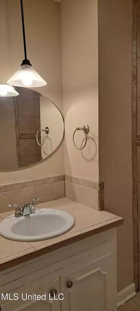 475 Fairfield Dr, Jackson, MS 39206 photo 8