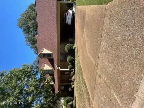 1210 Peggy Ln, Greenwood, MS 38930