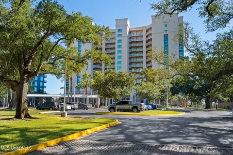 2228 Beach Dr #303, Gulfport, MS 39507