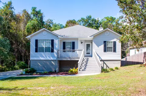 2813 N 7th St, Ocean Springs, MS 39564