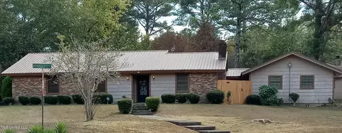 602 Briarcliff Cir, Jackson, MS 39212