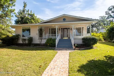 5114 River Rd, Pascagoula, MS 39567
