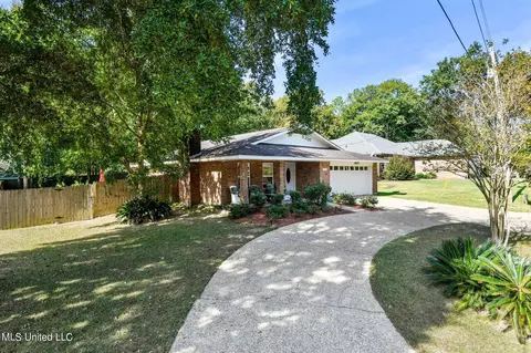 786 Puna Ct, Diamondhead, MS 39525