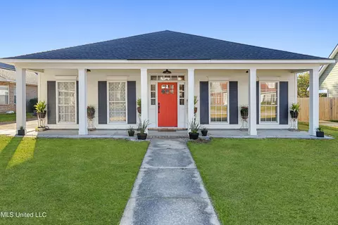 913 Handsboro Pl, Gulfport, MS 39507