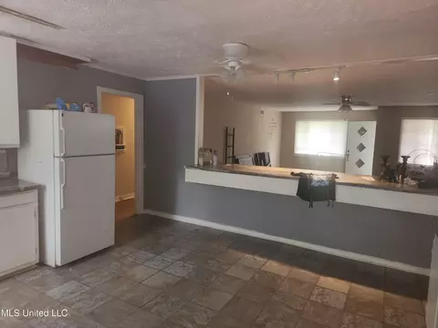 322 Colonial Dr, Jackson, MS 39204 photo 5