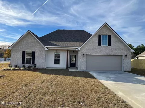 11400 Memphis Cir, Ocean Springs, MS 39564