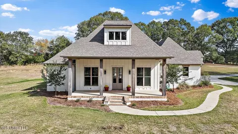180 Browning Dr, Flora, MS 39071