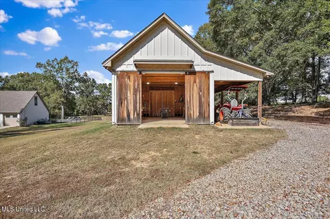 180 Browning Dr, Flora, MS 39071 photo 2