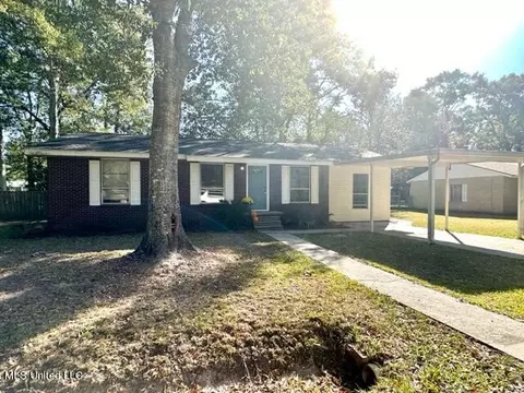 201 Grace Dr, Picayune, MS 39466