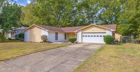 1221 Canterbury Ln, Clinton, MS 39056