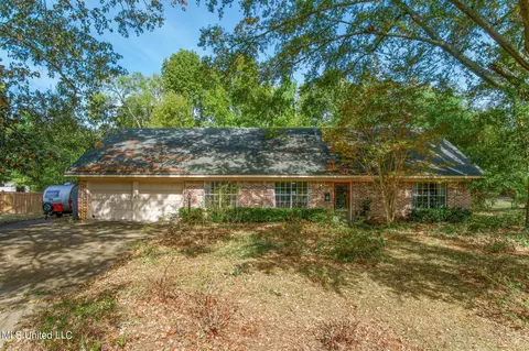 5468 Meadow Oaks Park Dr, Jackson, MS 39211