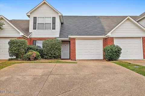 240 Woodlake Dr, Brandon, MS 39047