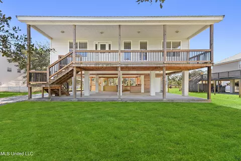 3109 Washington St, Bay Saint Louis, MS 39520