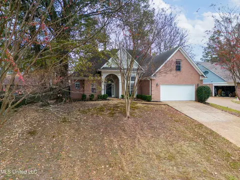5867 Morganton Dr, Olive Branch, MS 38654