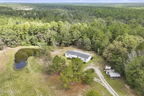 17146 Lakeview Rd, Saucier, MS 39574