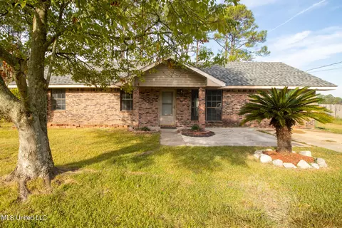 823 Tee St, Biloxi, MS 39532
