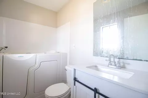 823 Tee St, Biloxi, MS 39532 photo 18