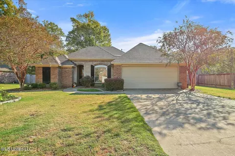 551 Oak Park Cir, Pearl, MS 39208