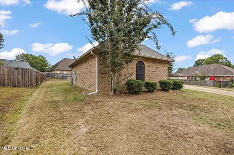 766 Creston Dr, Byram, MS 39272 photo 2