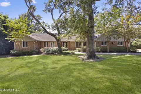 5829 Ridge Rd, Ocean Springs, MS 39564