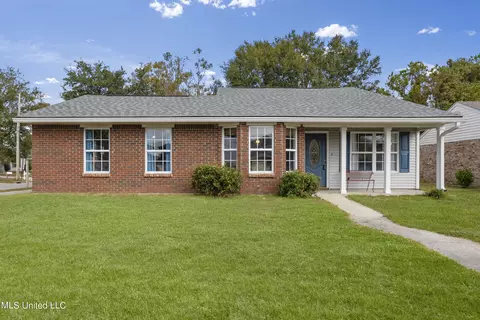 360 Lorraine Ave, Pass Christian, MS 39571