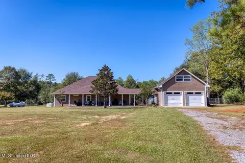 120 Bobby Ln, Lucedale, MS 39452