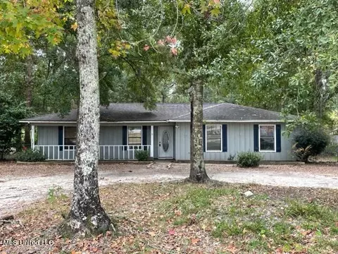 1305 Roys Rd, Gautier, MS 39553