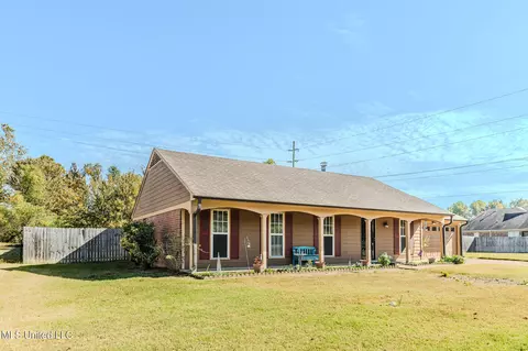 6220 Cambridge Dr, Olive Branch, MS 38654 photo 2
