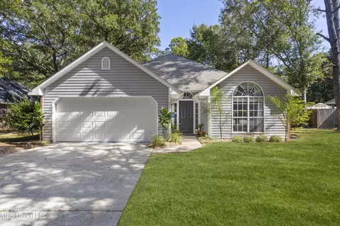 1620 Beachview Dr, Ocean Springs, MS 39564