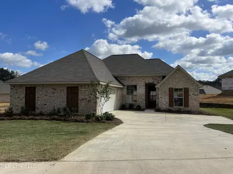 502 Silver Hill Dr, Pearl, MS 39208