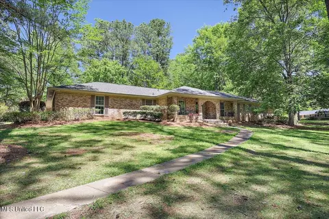 8 Sandalwood Dr, Madison, MS 39110