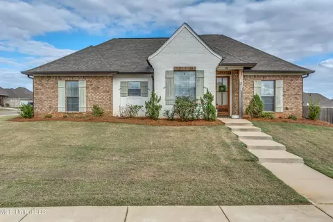 104 Woodscape Dr, Canton, MS 39046