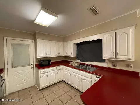 362 Leron Ave, Jackson, MS 39206 photo 5