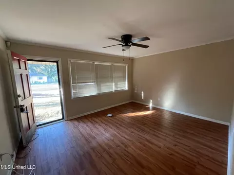 362 Leron Ave, Jackson, MS 39206 photo 2