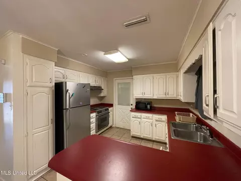 362 Leron Ave, Jackson, MS 39206 photo 4