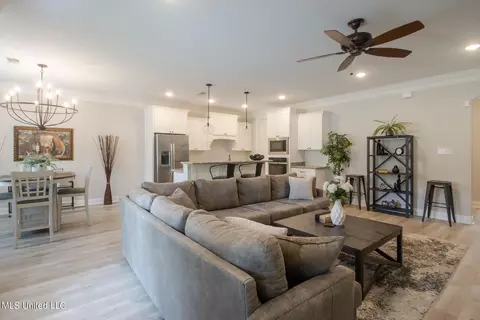 Living - 74602 N Diamondhead Dr, Diamondhead, MS 39525 photo 3 of 3