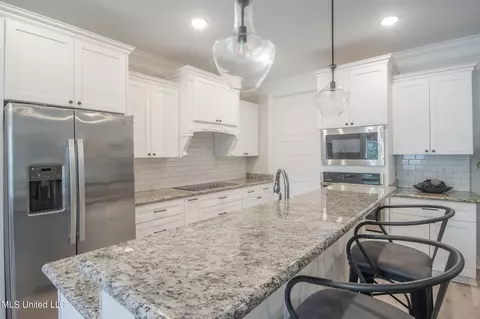 Kitchen - 74602 N Diamondhead Dr, Diamondhead, MS 39525 photo 2 of 3