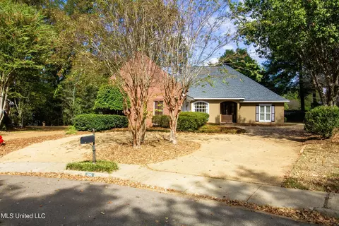 215 Hillside St, Ridgeland, MS 39157
