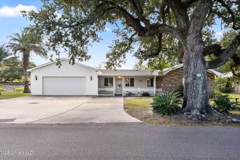 402 Citizen St, Bay Saint Louis, MS 39520