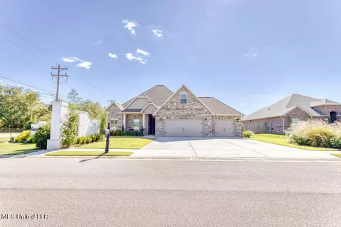 7903 Village Green Dr, Biloxi, MS 39532