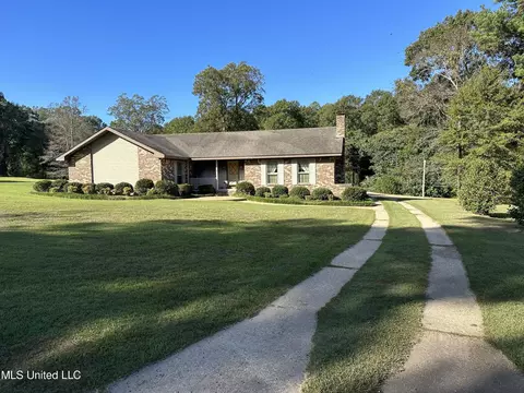 703 N Columbia St, Poplarville, MS 39470