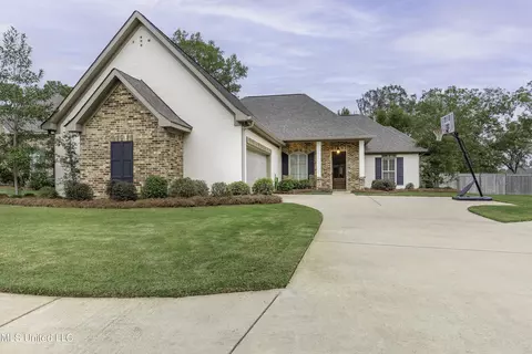203 Evelyn Ln, Brandon, MS 39042