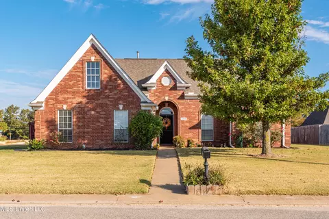 4334 W Carroll Dr, Horn Lake, MS 38637